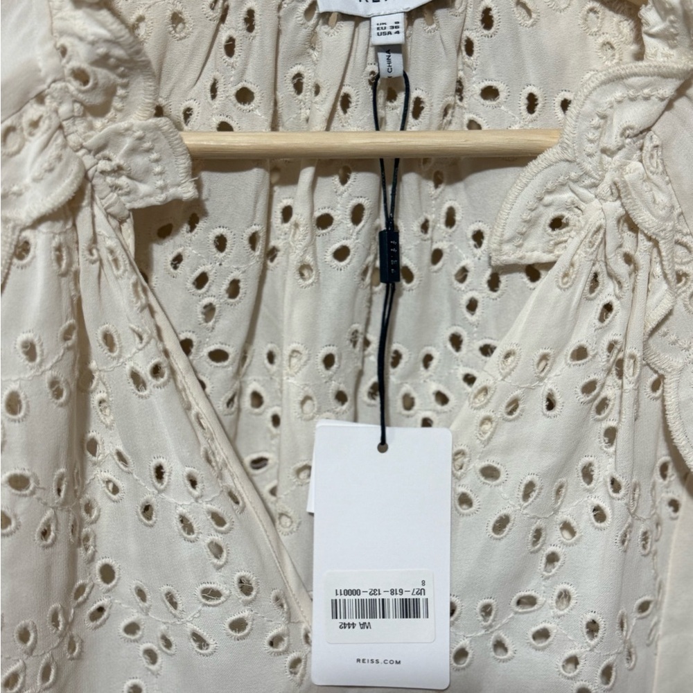 NWT REISS Flora Eyelet Scalloped Sleeves Ivory Cream Top Blouse - Size 4 - Picture 4 of 5